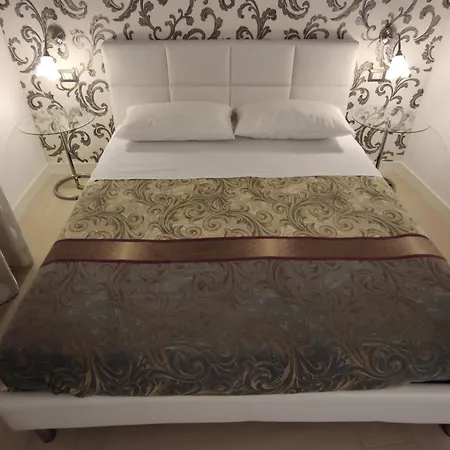 Sami Rooms - Teatro A 400 Mt - Ortigia A 1500 Mt --2